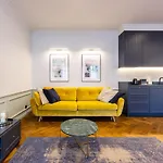 Modern Victus With Parking And Balcony By Renters * 索波特