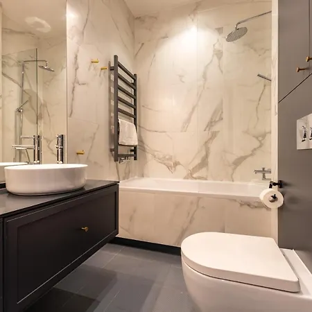 Luxury Seaside Victus With Parking And Balcony By Renters